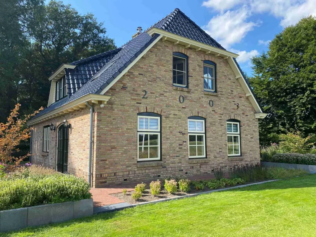 Een Prachtige Landelijke Tuin: Tijdloos, Sfeervol en Onderhoudsarm